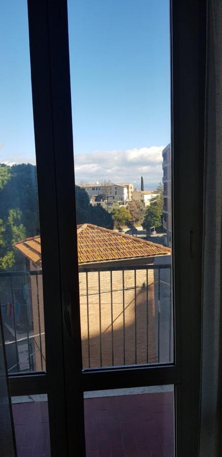 Vicino Di Centro E Universita Stanza Con Balcone Perugia Bagian luar foto