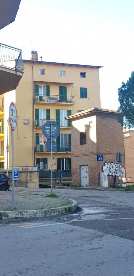 Vicino Di Centro E Universita Stanza Con Balcone Perugia Bagian luar foto